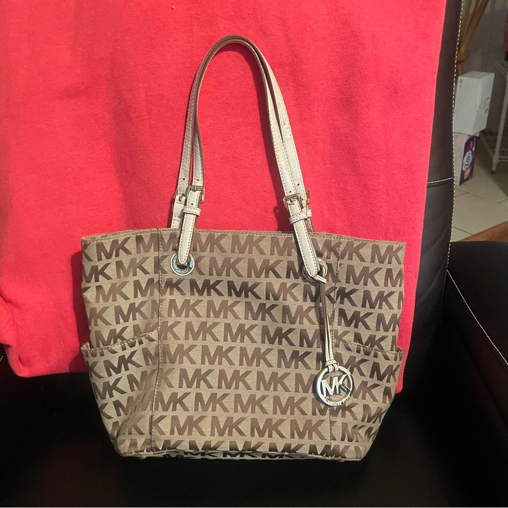 Michael Kors Signature Jet Set Bag